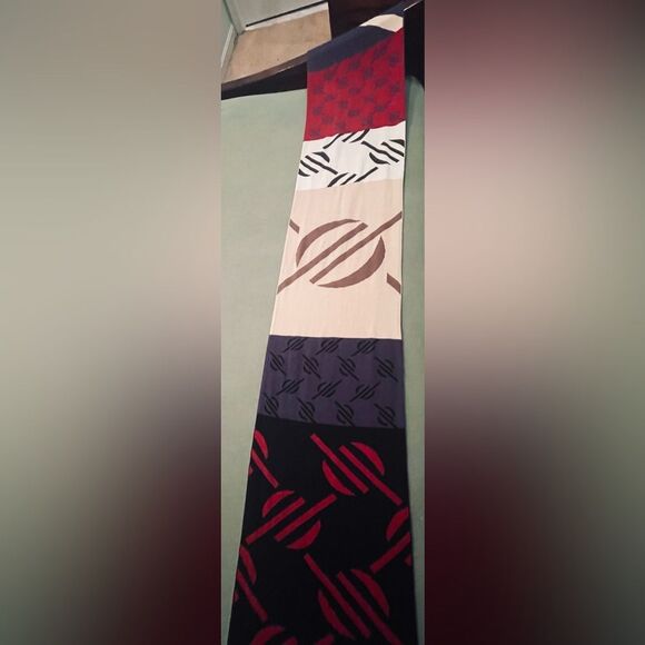 Daily Paper Throw Scarf - NWT New With Tags - One Size Fits All- Blue Red Purple - Picture 6 of 8